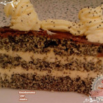 Mákos tortaszelet vaníliás krémmel