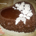 Diós szív torta csokikrémmel és pikáns dzsemmel Eta módra