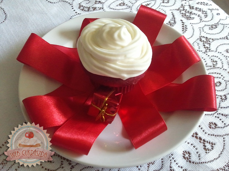 Vörös bársony muffin vaníliás krémsajt mázzal
